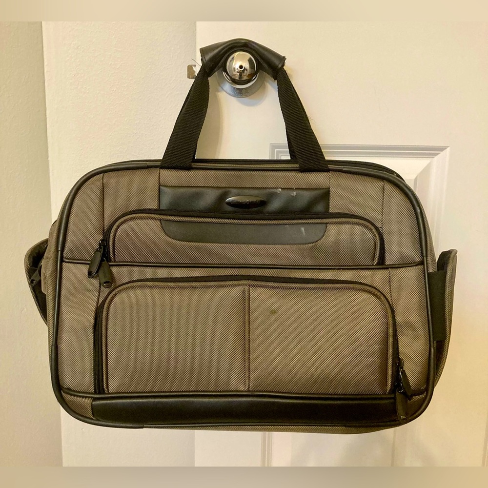 SAMSONITE travel bag.